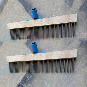 混凝土路面拉毛刷压纹刷马路刻纹器手动拉毛刷修路表面钢丝拉毛刷