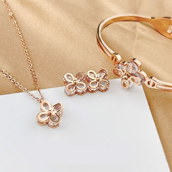 饰沿四叶草玫瑰金锆石手镯女网红钛钢轻奢小众简约百搭手饰品玫瑰金