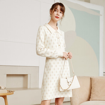 【2021秋冬新款】betu百图女装亮丝提花娃娃领软糯法式收腰显瘦中长款毛织连衣裙裙子2110T68 杏色 M