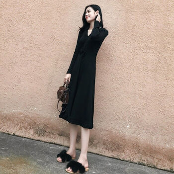 黑色长裙2021春秋新款女装打底裙长款显瘦连衣裙长袖赫本小黑裙潮 杏色 S【建议100斤以内】