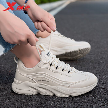 特步女鞋老爹鞋2021秋冬季新款皮面防水旗舰轻便休闲女运动鞋 95%小姐