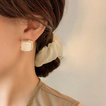 杜尤琴韩国贝壳耳钉年新款潮感气质女耳环法式复古轻奢时方形