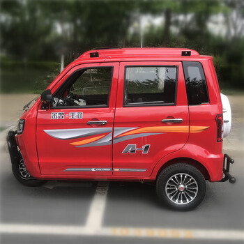 runtema全封闭式燃油摩托车可上牌带驾驶室方向盘老年代步全棚三轮车