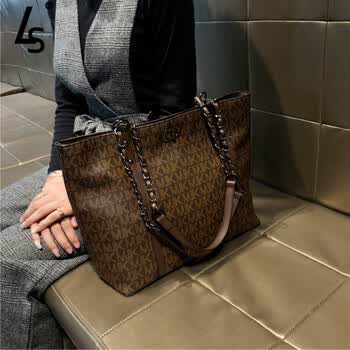 奢侈品包包女包单肩包女斜挎包新款头层牛皮气质大容量妈咪包手提包托