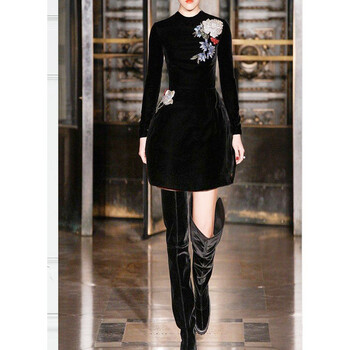 原创设计师女装女巫和骑士走秀款法式复古风显瘦刺绣花短款连衣裙2021秋冬 黑色 S