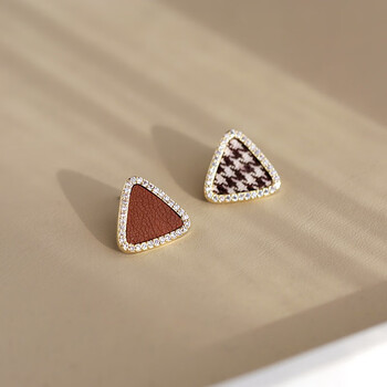 暗饰三角形耳钉女小众设计几何耳环气质秋冬个性清新耳圈甜美网红耳坠