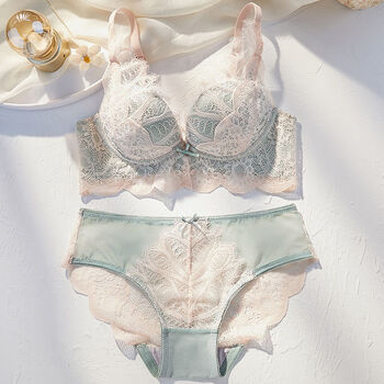 蕾丝聚拢内衣女小胸厚款上托收副乳防下垂调整型舒适显大文胸套装 白