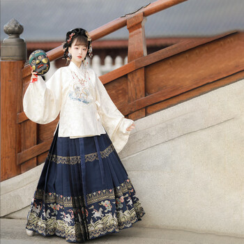 秋装汉服女款《踏山河》明制织金妆花一片式马面裙圆领斜襟袄 米色