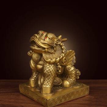 5cm高 双角母貔貅一只(带九样 2条五帝钱)