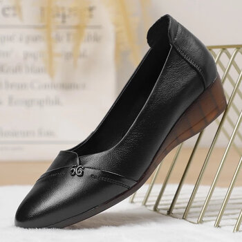 2022年新款春秋季女鞋软底平底软皮套脚工作女皮鞋大码浅口百搭坡跟