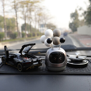 慕影汽车摆件车载香薰香薰高档合金车模型宇航员机器人香膏公仔中控台