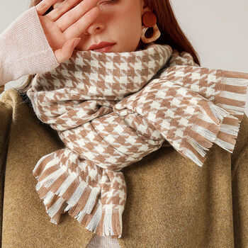 f字母围巾女秋冬款百搭双面绒披肩网红时尚千鸟格款卡其色70180cm