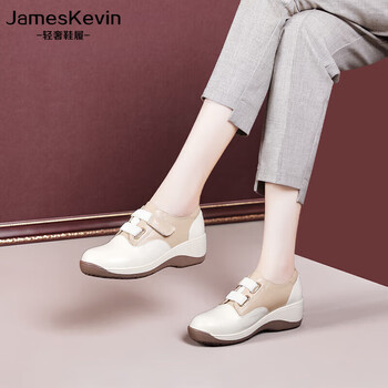 新款休闲鞋女软底妈妈鞋子头层牛皮坡跟单鞋拼色舒适女鞋 杏色配米白