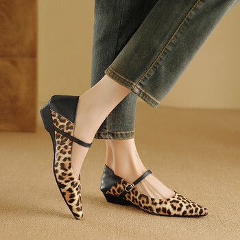 他她千金流行新款时尚小众豹纹单鞋女尖头坡跟玛丽珍鞋性感一字带女鞋