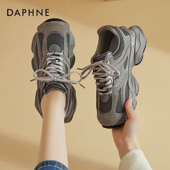 达芙妮老爹鞋女2026新款夏季厚底增高运动鞋子显脚小轻便女款网面休闲鞋 灰色 35