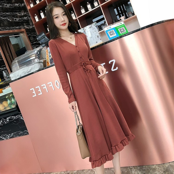 黑色长裙2021春秋新款女装打底裙长款显瘦连衣裙长袖赫本小黑裙潮 杏色 S【建议100斤以内】