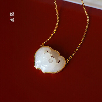 轩野和田玉吊坠新疆籽料18k金镶嵌白玉蝙蝠挂件女