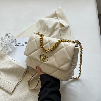 ck女包轻奢品牌感斜挎包女包2023新款秋冬时尚小众链条包质感单白色