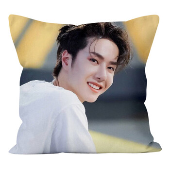 泉渝匠王一博款周边人形抱枕定制生日礼物女生代言海报墙贴纸玩偶公仔