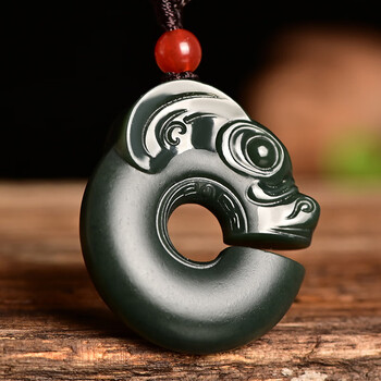 靳钰晨和田玉玉猪龙吊坠白玉青玉细料男女款仿古生肖