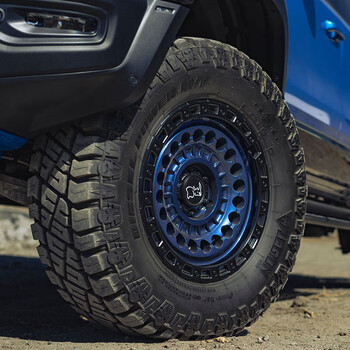 17寸黑犀牛越野改装轮毂轮毂适配坦克30普拉多帕杰罗bj40酷路泽炮蓝色