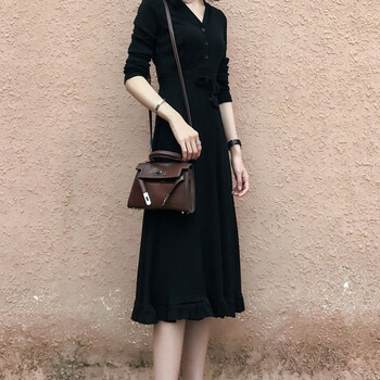 黑色长裙2021春秋新款女装打底裙长款显瘦连衣裙长袖赫本小黑裙潮 杏色 S【建议100斤以内】