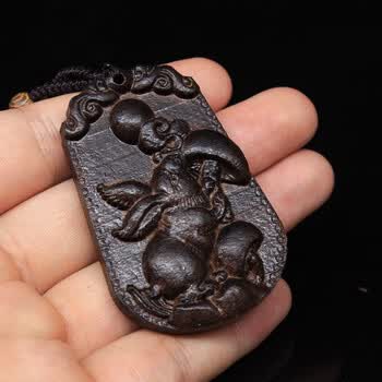 印尼沉香木原木料雕刻八大守护神生肖观音佛牌挂件木质吊坠生肖兔