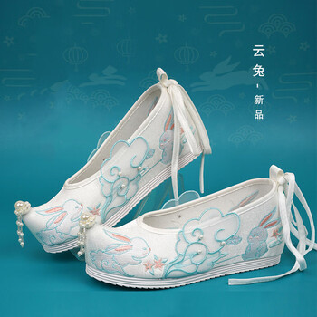 卡辑（KAARJIYY）新款内增高汉服鞋女搭配古装翘头履内增高珍珠明制古风绣花鞋 云兔 36