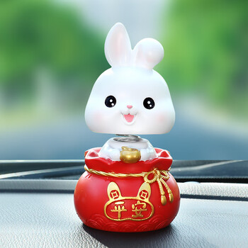 放车里好看的摆件小车装饰品兔年吉祥物车载摆件汽车内饰用品创意摇头