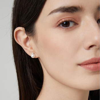 周生生强光淡水珍珠银耳钉女王妃戴妃款气质925银耳钉耳环耳饰b015珍