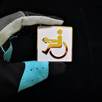 csgo周边实体c4胸章14卡托贴纸金属徽章送男孩 电竞p90残疾人