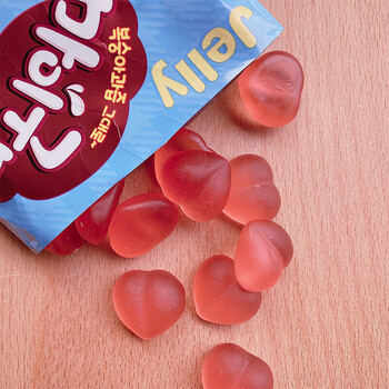 韩国进口桃味qq糖屁桃软糖屁桃味蜜桃形qq糖66g蚯蚓形qq糖李子菠萝味