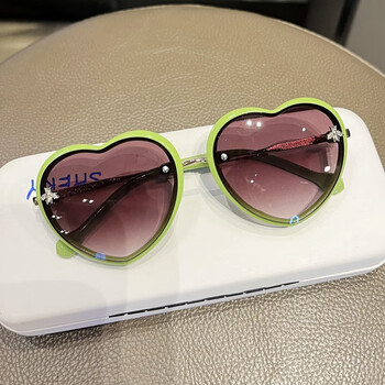 亿普诺韩版儿童爱心眼镜潮时尚女童宝宝墨镜可爱小蜜蜂女孩太阳镜凹