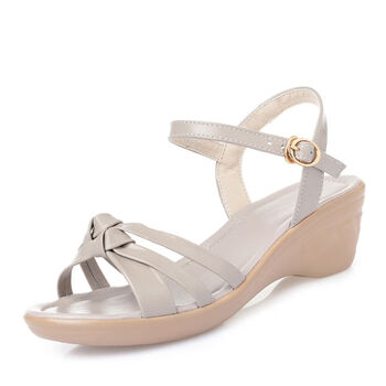 蜘蛛王夏季新款新品坡跟女士皮凉鞋全牛皮妈妈大码凉鞋米色35