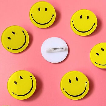 日本原宿风亚克力软萌徽章可爱笑脸胸针别针微笑表情胸章胸牌笑脸胸针