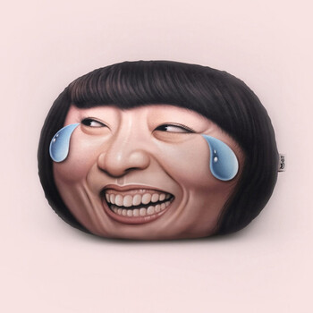 滑稽抱枕鬼畜的表情搞笑表情包恶搞毛绒公仔搞怪抱枕 笑着哭 42*32cm