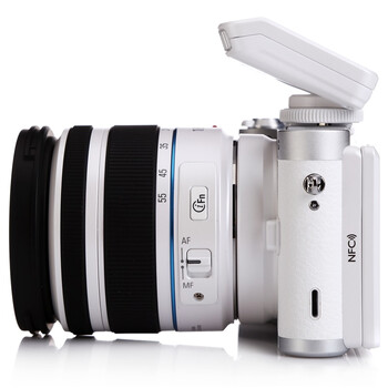 三星（SAMSUNG) NX300 微型单电套机（18-55mm镜头）白色 2160万像素 WIFI传输 1/6000秒快门 内附16G卡