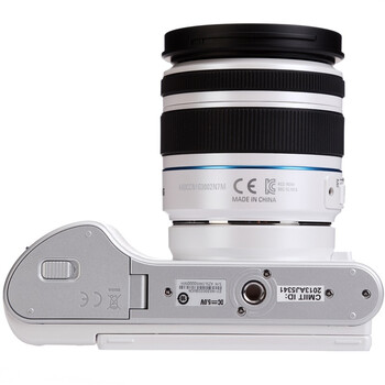 三星（SAMSUNG) NX300 微型单电套机（18-55mm镜头）白色 2160万像素 WIFI传输 1/6000秒快门 内附16G卡