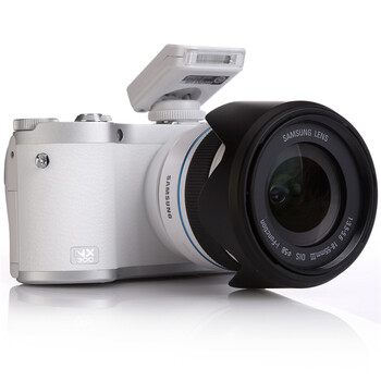 三星（SAMSUNG) NX300 微型单电套机（18-55mm镜头）白色 2160万像素 WIFI传输 1/6000秒快门 内附16G卡