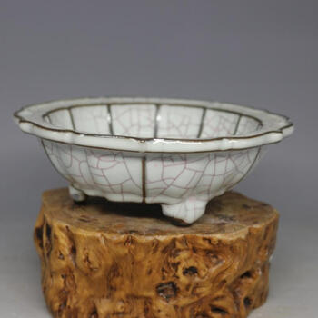 大宋官窑宋官窑葵口三足洗青瓷果盘古董古玩仿古瓷器做旧收藏家居文房