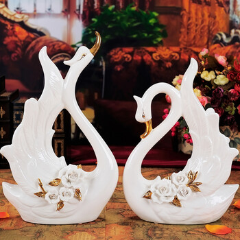 
                                                                                贝汉美（BHM） 创意描金天鹅摆件工艺品 家居客厅电视柜红酒柜装饰品结婚礼物 施华洛天鹅                