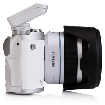 三星（SAMSUNG) NX300 微型单电套机（18-55mm镜头）白色 2160万像素 WIFI传输 1/6000秒快门 内附16G卡