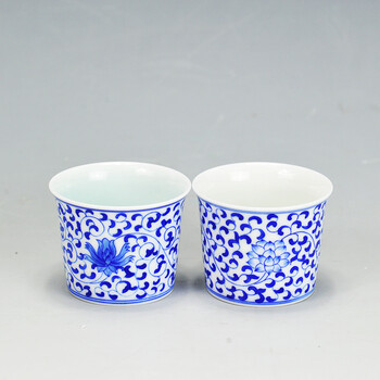 青花缠枝花卉纹茶杯