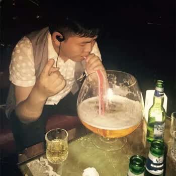 啤酒杯大白兰地杯玻璃扎啤杯大号酒杯变态酒吧杯红酒杯高脚杯 直径17