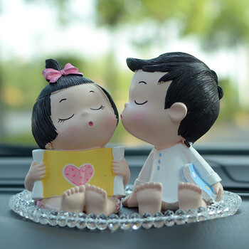 伴君 创意汽车摆件情侣车饰可爱亲嘴娃娃平安车内饰品车载车上装饰品