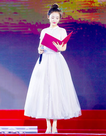 初中女学生朗诵主持人礼服晚礼服女学生成人礼气质公主裙主持人演出