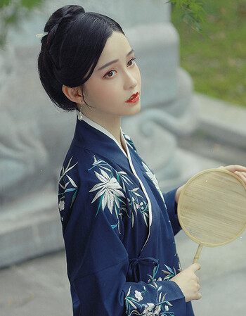 【2019春季新款】原创【梵梵】汉服交领衫裙工字褶昙花女齐腰袄裙套装