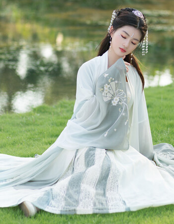 汉服女夏大袖衫古装瓶中画刺绣蕾丝齐腰夏拼接摆襦裙广袖上衣 上襦