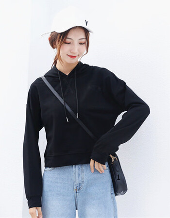 2018加绒不起球短款连帽衫卫衣女秋冬长袖宽松学生高腰薄款上衣 黑色