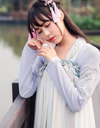 新款女汉服古装古风女装汉元素刺绣对襟两面穿齐胸襦裙 上襦浅兰色 l